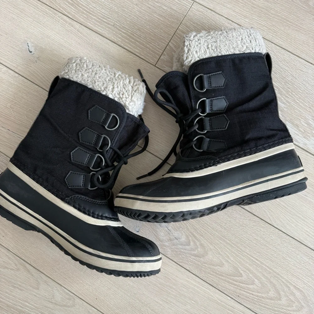 Sorel Waterproof Black and Cream Winter Boots Women’s Size 7 - Picture 5 of 11